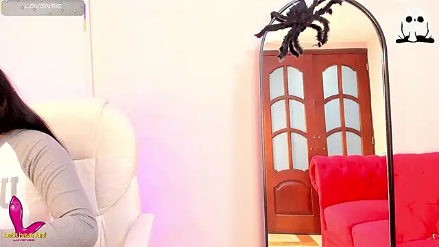 Snapshot of Emma__clark_ chatting on October 28, 2025, 12:04 pm Emma clark online show from October 28, 2025, 12:04 pm