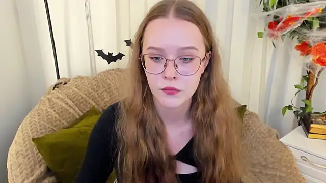 MandyMils online show from October 25, 2025, 2:50 pm