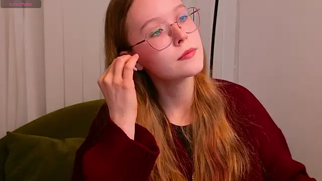 MandyMils online show from November 20, 2025, 2:51 pm