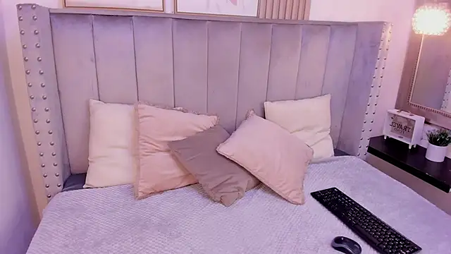 Natt Clark online show from November 4, 2025, 5:17 pm