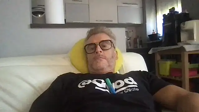 Axl hot online show from July 12, 2026, 12:39 pm