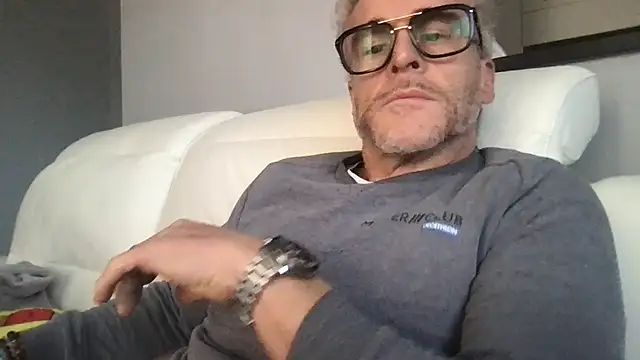 Axl hot online show from February 23, 2026, 2:17 pm