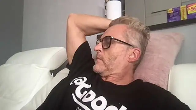 Axl hot online show from July 18, 2026, 2:14 pm
