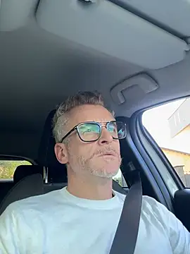 Axl hot online show from April 3, 2026, 3:29 pm