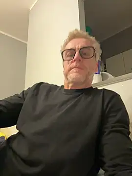 Axl hot online show from February 25, 2026, 12:55 am