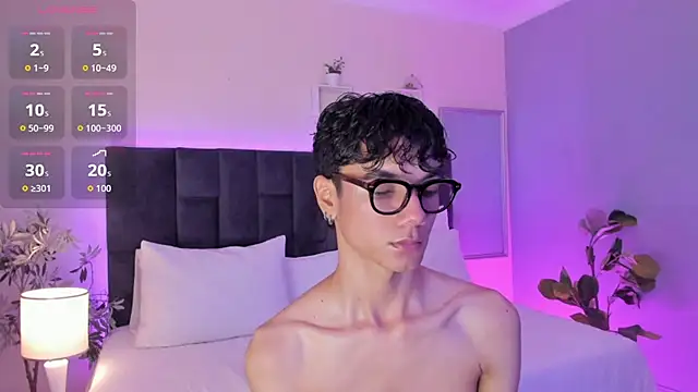 Snapshot of Phillicious__ chatting on November 20, 2025, 10:42 pm Phillicious online show from November 20, 2025, 10:42 pm