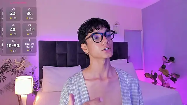 Snapshot of Phillicious__ chatting on November 21, 2025, 10:20 pm Phillicious online show from November 21, 2025, 10:20 pm