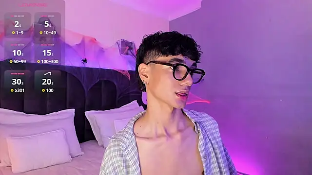 Snapshot of Phillicious__ chatting on October 25, 2025, 9:26 pm Phillicious online show from October 25, 2025, 9:26 pm