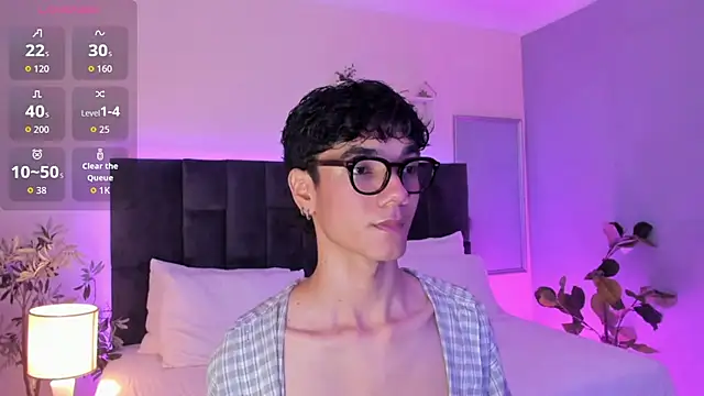 Snapshot of Phillicious__ chatting on November 22, 2025, 10:41 pm Phillicious online show from November 22, 2025, 10:41 pm