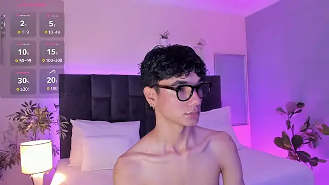 Snapshot of Phillicious__ chatting on November 16, 2025, 9:51 pm Phillicious online show from November 16, 2025, 9:51 pm