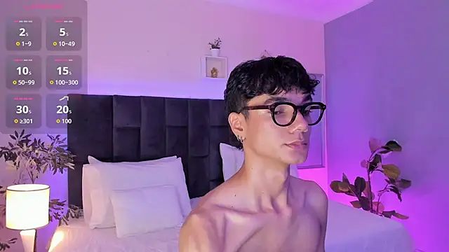 Snapshot of Phillicious__ chatting on November 8, 2025, 10:13 pm Phillicious online show from November 8, 2025, 10:13 pm