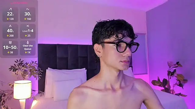 Snapshot of Phillicious__ chatting on November 12, 2025, 11:19 pm Phillicious online show from November 12, 2025, 11:19 pm