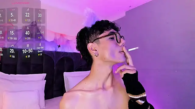 Snapshot of Phillicious__ chatting on October 31, 2025, 10:05 pm Phillicious online show from October 31, 2025, 10:05 pm