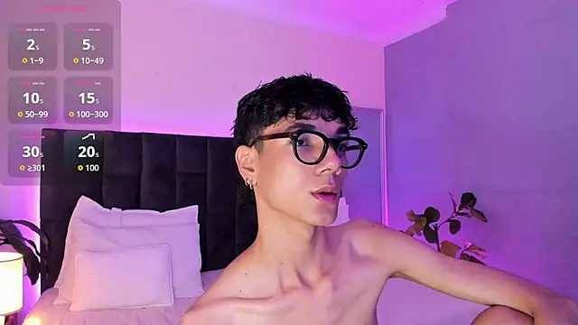 Snapshot of Phillicious__ chatting on November 3, 2025, 9:18 pm Phillicious online show from November 3, 2025, 9:18 pm