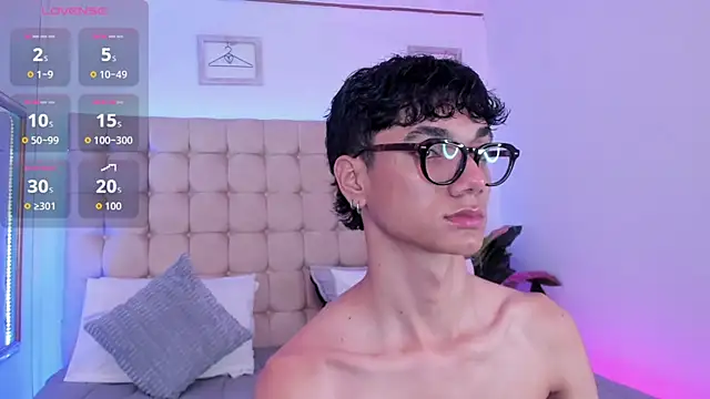 Snapshot of Phillicious__ chatting on November 5, 2025, 5:43 am Phillicious online show from November 5, 2025, 5:43 am