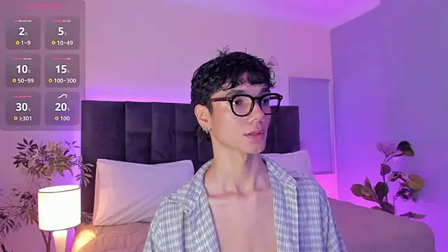 Snapshot of Phillicious__ chatting on December 1, 2025, 9:37 pm Phillicious online show from December 1, 2025, 9:37 pm