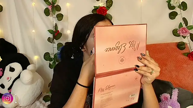 cutee andrea online show from April 10, 2026, 3:02 am