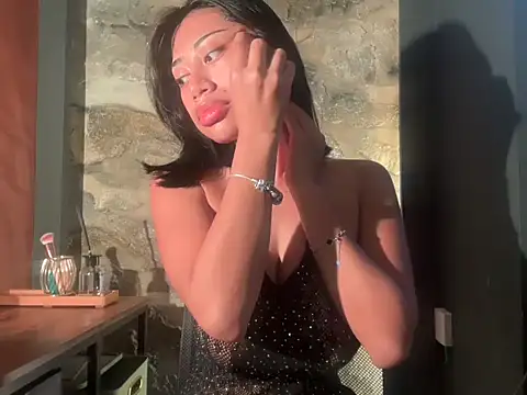 Snapshot of LittleHermes chatting on October 27, 2025, 2:34 am LittleHermes online show from October 27, 2025, 2:34 am