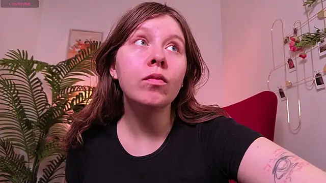 Snapshot of Sense_Of_Rosemary chatting on June 11, 2026, 5:37 am Sense Of Rosemary online show from June 11, 2026, 5:37 am