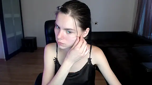 Snapshot of AmelieReve chatting on September 9, 2025, 3:54 pm AmelieReve online show from September 9, 2025, 3:54 pm