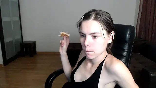 Snapshot of AmelieReve chatting on September 24, 2025, 4:46 pm AmelieReve online show from September 24, 2025, 4:46 pm