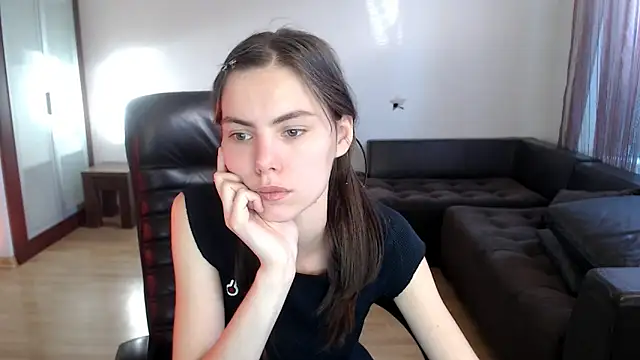 Snapshot of AmelieReve chatting on September 16, 2025, 2:18 pm AmelieReve online show from September 16, 2025, 2:18 pm