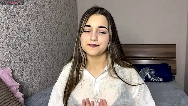 MaydaFarran online show from October 15, 2025, 8:28 pm