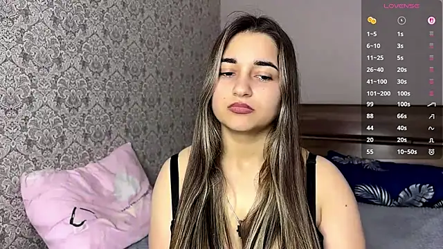 MaydaFarran online show from October 3, 2025, 9:27 pm