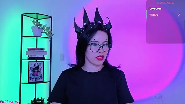 girldom online show from March 9, 2026, 4:10 pm