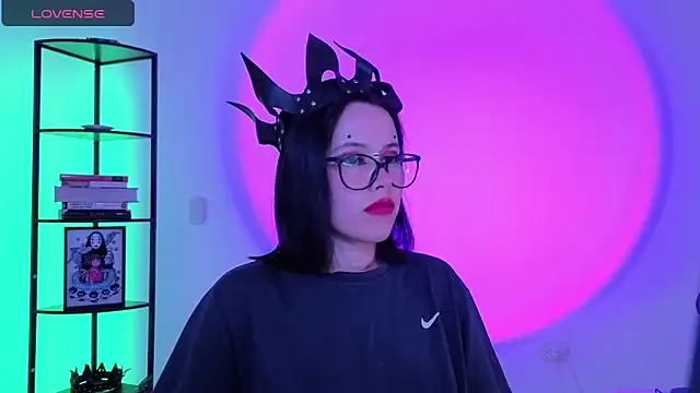 girldom online show from April 14, 2026, 3:28 pm