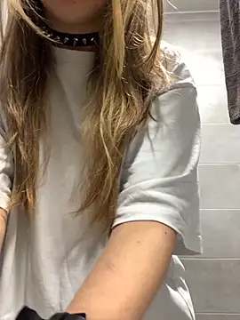 VesnaCrystal online show from November 16, 2025, 3:17 pm