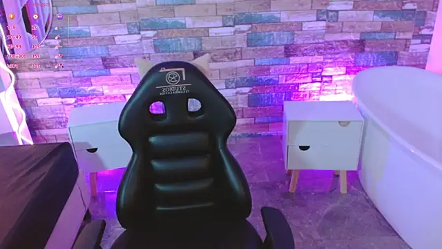 Snapshot of ZURY_TAY chatting on September 10, 2025, 12:04 pm ZURY TAY online show from September 10, 2025, 12:04 pm