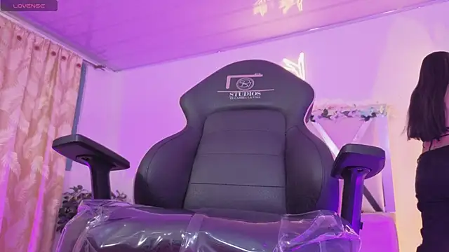 ZURY TAY online show from March 28, 2026, 11:44 am