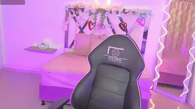 Snapshot of ZURY_TAY chatting on October 3, 2025, 11:56 am ZURY TAY online show from October 3, 2025, 11:56 am