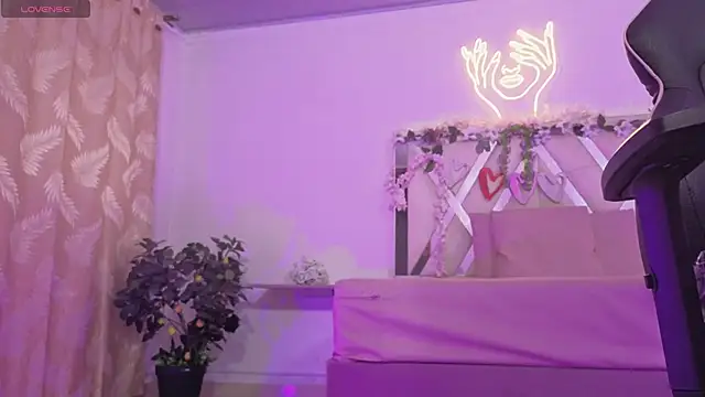 Snapshot of ZURY_TAY chatting on November 10, 2025, 11:37 am ZURY TAY online show from November 10, 2025, 11:37 am