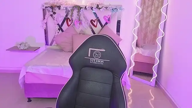 Snapshot of ZURY_TAY chatting on September 23, 2025, 11:50 am ZURY TAY online show from September 23, 2025, 11:50 am