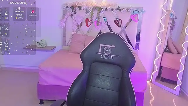 Snapshot of ZURY_TAY chatting on September 27, 2025, 11:38 am ZURY TAY online show from September 27, 2025, 11:38 am