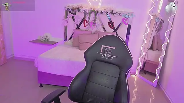 Snapshot of ZURY_TAY chatting on October 30, 2025, 11:41 am ZURY TAY online show from October 30, 2025, 11:41 am