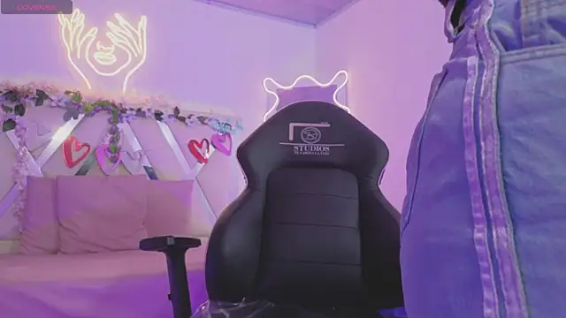 Snapshot of ZURY_TAY chatting on November 29, 2025, 11:43 am ZURY TAY online show from November 29, 2025, 11:43 am