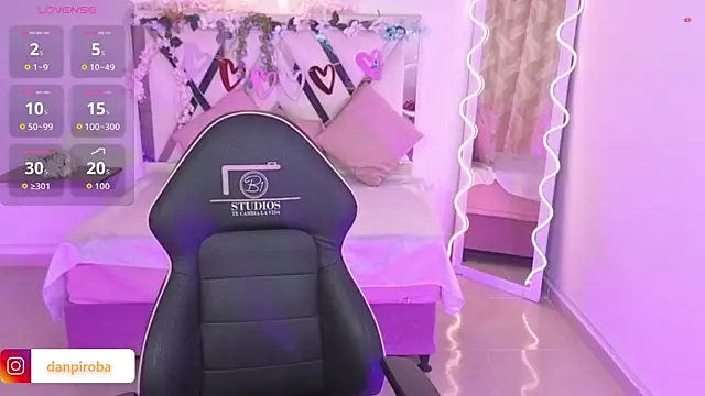 Snapshot of ZURY_TAY chatting on September 22, 2025, 11:49 am ZURY TAY online show from September 22, 2025, 11:49 am