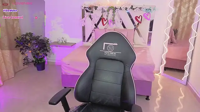 Snapshot of ZURY_TAY chatting on November 7, 2025, 11:48 am ZURY TAY online show from November 7, 2025, 11:48 am