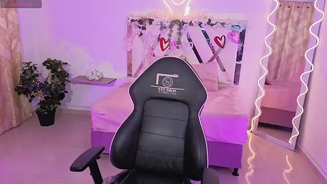 Snapshot of ZURY_TAY chatting on November 11, 2025, 11:38 am ZURY TAY online show from November 11, 2025, 11:38 am