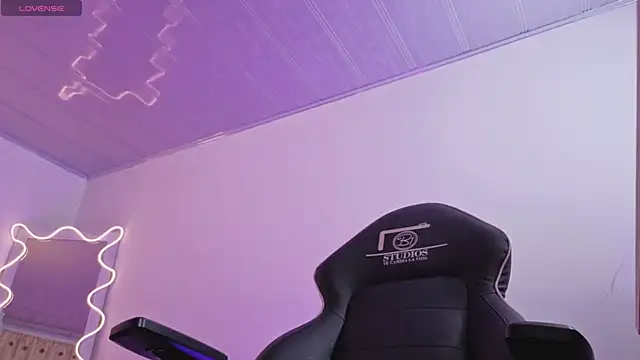 Snapshot of ZURY_TAY chatting on November 13, 2025, 11:58 am ZURY TAY online show from November 13, 2025, 11:58 am