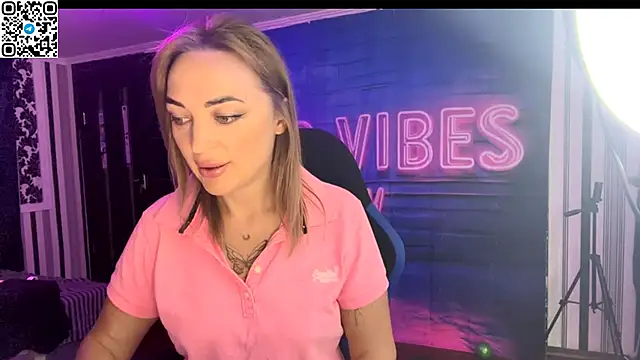 Snapshot of Blonde_Temptation chatting on September 12, 2025, 10:15 am Blonde Temptation online show from September 12, 2025, 10:15 am