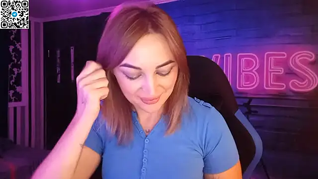 Snapshot of Blonde_Temptation chatting on October 25, 2025, 3:34 pm Blonde Temptation online show from October 25, 2025, 3:34 pm