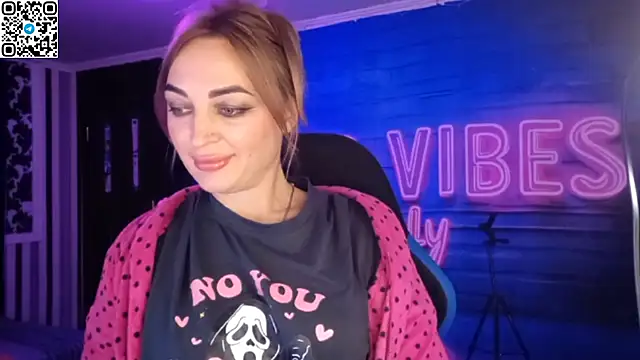 Snapshot of Blonde_Temptation chatting on October 29, 2025, 5:34 pm Blonde Temptation online show from October 29, 2025, 5:34 pm