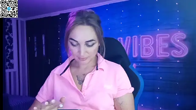 Snapshot of Blonde_Temptation chatting on September 12, 2025, 10:42 pm Blonde Temptation online show from September 12, 2025, 10:42 pm