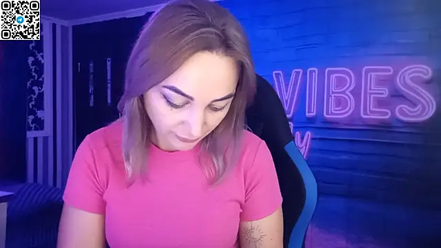 Snapshot of Blonde_Temptation chatting on September 17, 2025, 7:43 am Blonde Temptation online show from September 17, 2025, 7:43 am