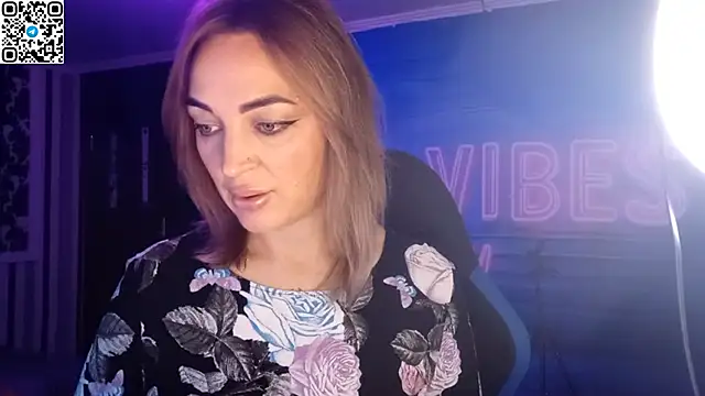 Snapshot of Blonde_Temptation chatting on November 5, 2025, 7:55 am Blonde Temptation online show from November 5, 2025, 7:55 am