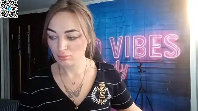 Snapshot of Blonde_Temptation chatting on October 26, 2025, 10:59 am Blonde Temptation online show from October 26, 2025, 10:59 am